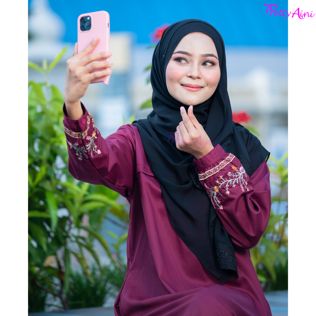 Jubah Amna - Maroon - Image 7